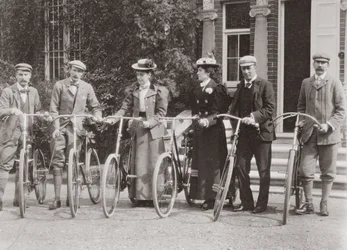 Groupe de cyclistes édouardiens, début des années 1900